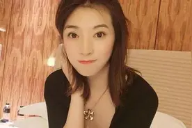85后超级美女富婆，年轻貌美一人撑起家业，坐拥千亿金融帝国图片