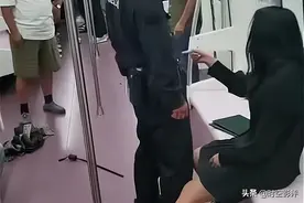 西安地铁保安拖拽女乘客事件，1200度近视或成为事件的推手图片
