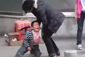 熊孩子有多讨厌？我看着侄子挨陌生人的打居然有点暗爽图片