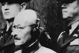 二战恶魔终受正义审判，东条英机被处决时丑态百出，大小便失禁图片