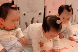 三胞胎女婴因一块饼干“内斗”，咬哭姐妹不罢休，网友：吃货本货图片