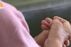 三名陌生女子上门推销4小时，长沙两老人花万元买下75瓶洗涤剂图片