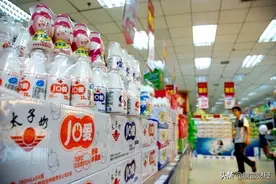 放下铁饭碗下海经商，从300元赚到身家数十亿，他是何许人也图片