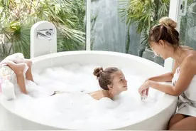 “妈妈，你怎么有小翅膀？”女儿洗澡时提问，宝妈巧妙回答显智慧图片