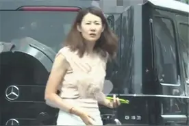 王宝强好福气！生病去小诊所挂点滴，女友冯清全程相伴感情深厚图片