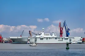 接连下水，我国为何要加速建造075两栖攻击舰？背后充满的是心酸图片