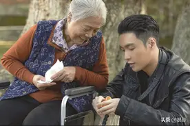 扫黑风暴：朱怀旭扮张艺兴奶奶，不仅唐山话圈粉，还贡献高光剧情图片