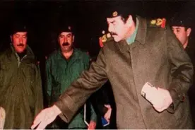 贴身护卫穆斯拉特：萨达姆为了逃亡换上平民长衫，还留起了胡须图片