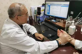 男子患前列腺炎20多年，b超检查结果出来后，医生：病灶太大了图片