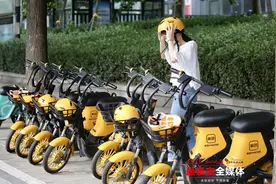 安排上！美团共享电动车配备安全头盔了，泰城共享电动车将陆续配备安全头盔图片