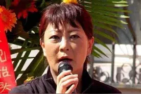 下了春晚就被离婚，丈夫一把拖把都不肯留，杨蕾被戴志诚一伤十年图片