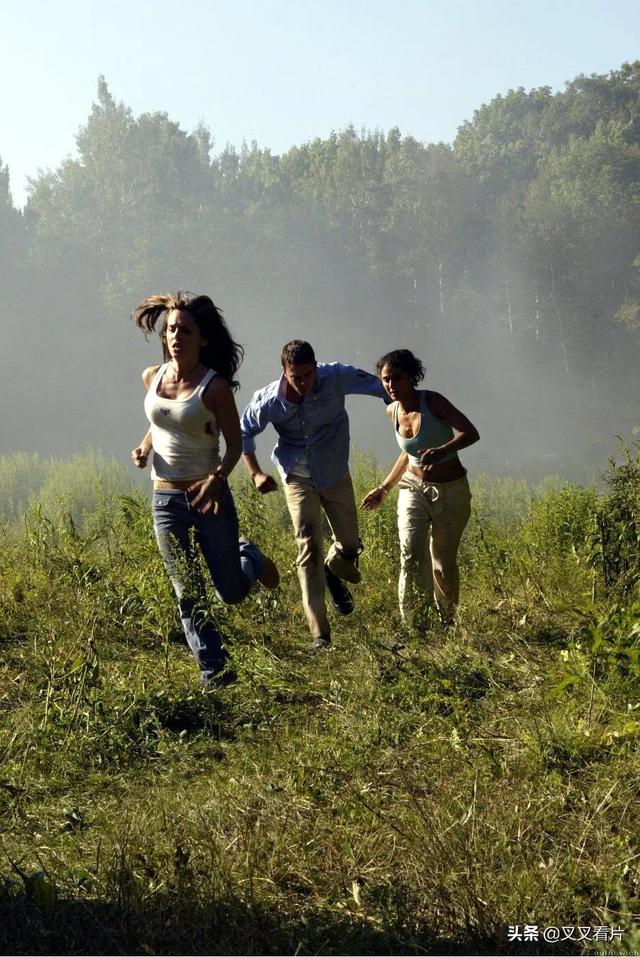 《鬼片逃生大全》：4招教你搞定《咒怨》《山村老尸》里的恶鬼