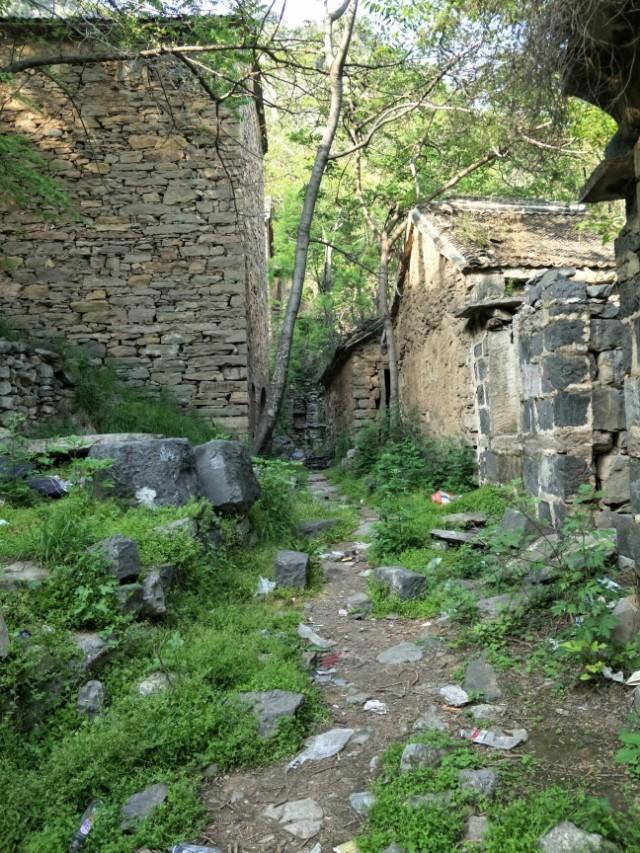 探访荒无人烟的荒废山村河南焦作封门村