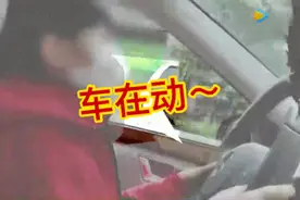 街头惊险一幕!妈妈竟让6岁儿子自己开车,还多次发朋友圈炫耀！图片