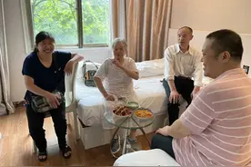 台风来了，87岁的张奶奶成了“香饽饽”！邻居们都想和她住图片