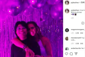 21岁女足前国脚晒照：与女朋友甜蜜亲吻！国脚点赞图片