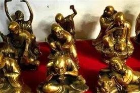 大姐花40万买十八罗汉，专家鉴定后，持宝人脸色都变了图片