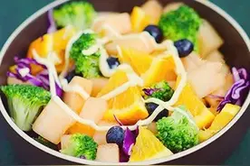 夏日必备蔬果沙拉图片