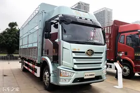 2000公里长续航，解放J6L高顶双卧6米8载货车详解图片