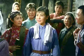 她是《地道战》女一号林霞，沉着稳重，英姿飒爽，为何作品不多图片
