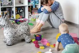 “我老婆生完孩子后变丑了，看见她就恶心。”图片