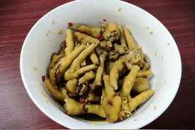 自己秘制的老坛酸辣鸡爪，又香又辣，Q弹，爽口，这酸爽，值得图片