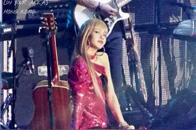 lisa演唱会生图合集，每张都是腰细腿长，身材比例杠杠的图片