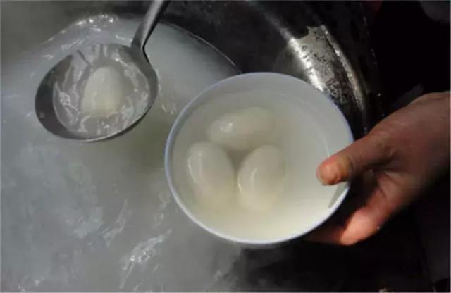 汤圆可以这样吃：香菜和葱花多来点儿