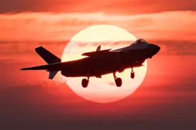 空军节丨长风万里飘战歌图片