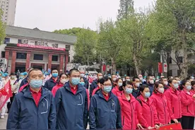 深情相拥吧！贵医附院42名援鄂医护工作者回归医院图片