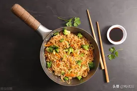 焖面一般焖几分钟？配菜有哪些？这样一锅出，比豆角焖面还入味图片