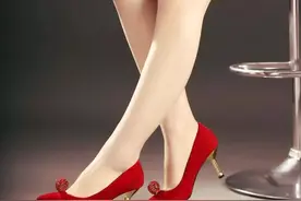 红色优雅高跟婚鞋，让你做最美的新娘图片
