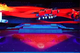 揭秘 | 文艺演出气势磅礴，超大场地装台仅仅用了一个多月图片