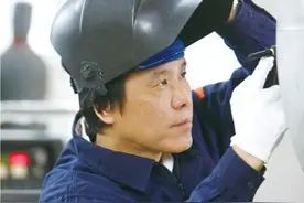 中国焊工高凤林，专焊卫星导弹！拒绝外企8倍年薪：祖国需要我图片