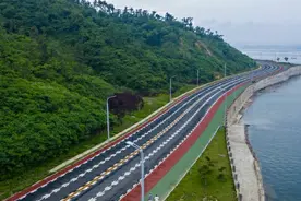 带你打卡最美环海彩虹公路图片