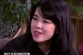 绝地求生：沫子单排吃鸡偶遇一名中年男子，她们对话我完全听不懂图片