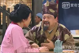 还记得《炊事班的故事》里的洪班长吗？不仅是土豪，儿子还很帅？图片