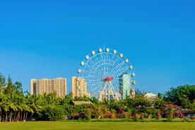 万绿园位于海南省海口市龙华区东部，滨海大道的中段图片