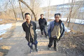 兄弟仨挤一起生活40年分工明确，无妻子无儿女：属于念想，不靠谱图片