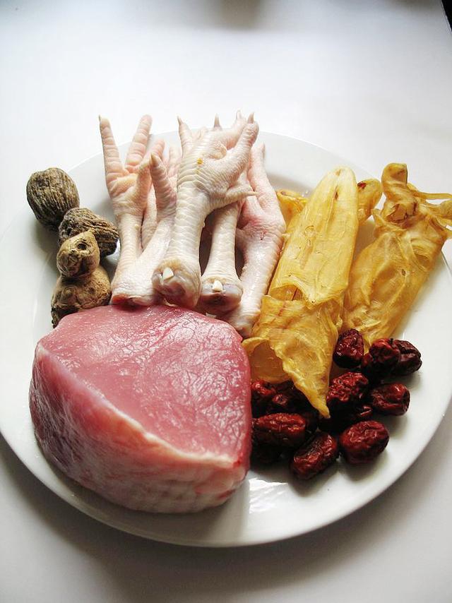 花胶鸡脚猪骨汤可以一起 花胶煲猪骨鸡脚的做法 花胶鸡脚猪骨汤可以一起 花胶煲猪骨鸡脚的做法