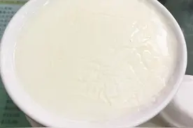 钟南山和张文宏都建议早上喝牛奶，喝牛奶拉肚子，可以考虑吃它图片