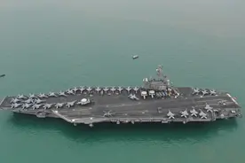航拍里根号航母驶离香港，20年无需添加燃料