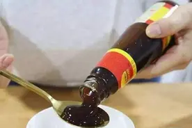 痛风患者做饭不能放蚝油、不能吃生抽？告诉你真正要少碰的食物图片