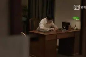 为什么一会儿是左手，一会儿是右手？图片
