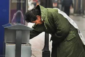 甘肃藏族青年离家18年，饱尝人间冷暖，“他想回家却有所顾虑”图片