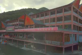 五指山红峡谷漂流图片