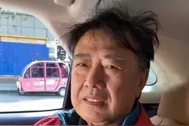 刘晓庆前夫近况罕曝！头发杂乱邋遢显老，曾因不想离婚跑剧组闹事图片