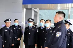 榆林公安榆阳分局主要领导看望慰问春节期间坚守岗位的公安民警和辅警图片