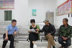 临高县副县长段怡到县信访服务中心接待来访群众图片