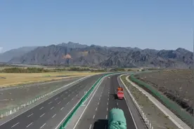 G30小草湖至乌鲁木齐段全线贯通 高速交警详解“双节”安全出行图片